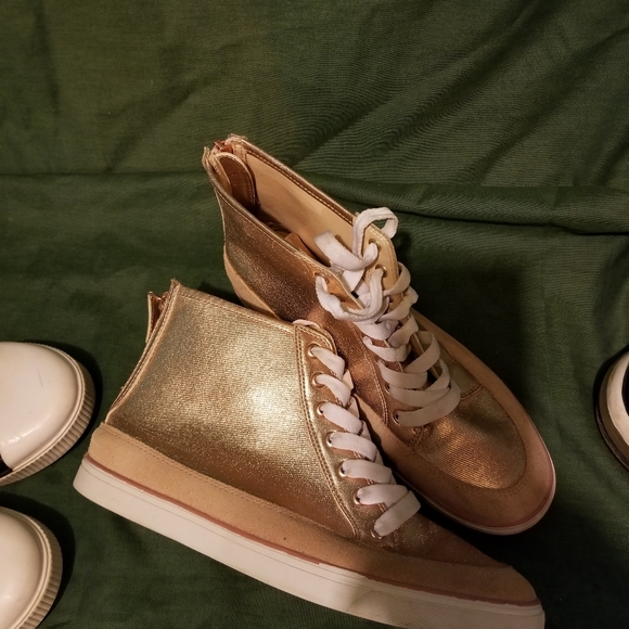 High Tops - Picture 3 of 3